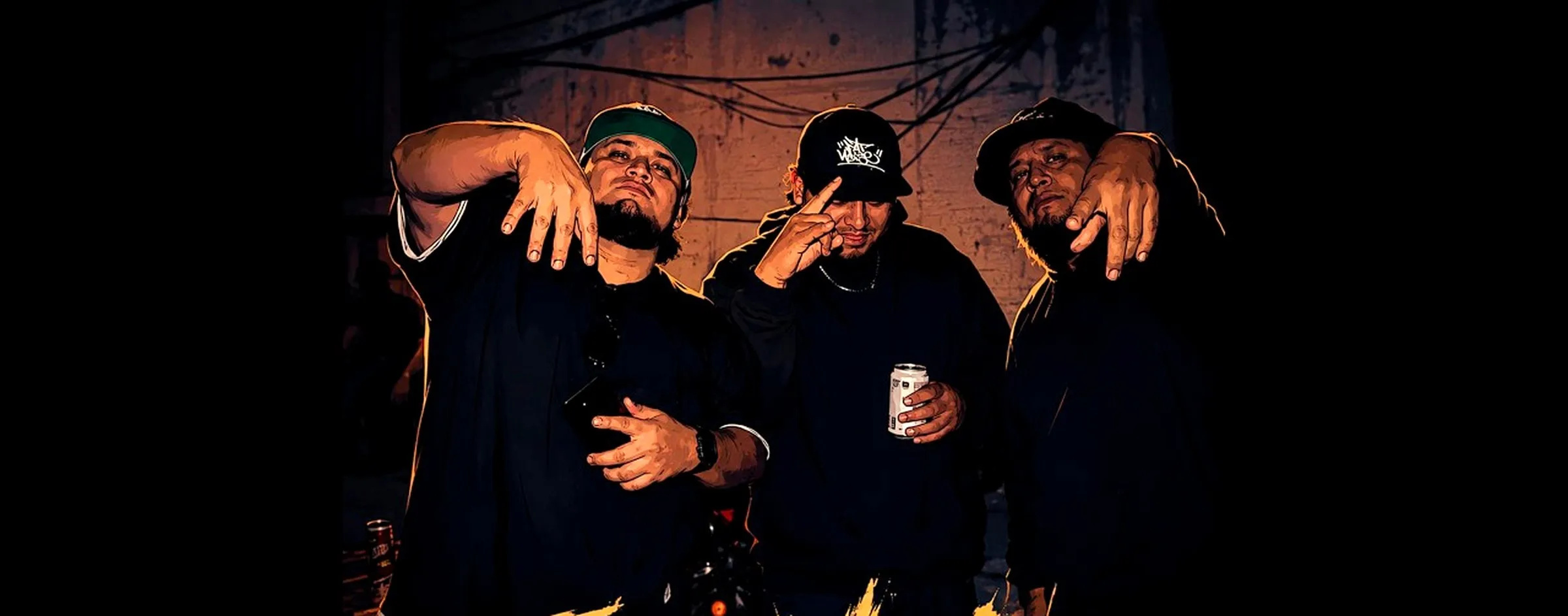 Fat Noise: los tres integrantes del grupo posando en la calle